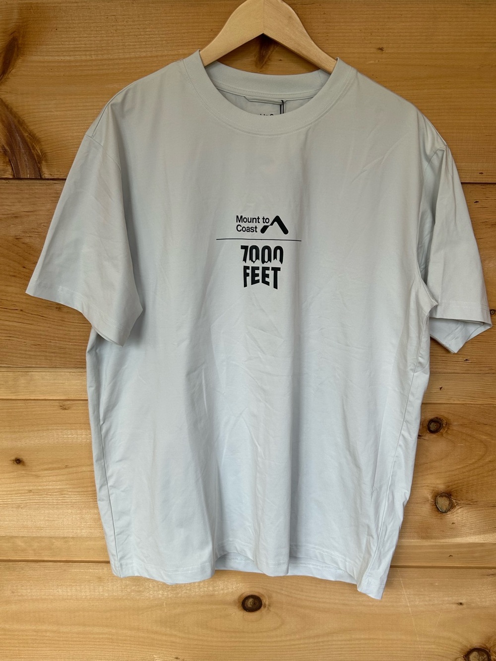 NWT Mount to Coast XL performance tee for men